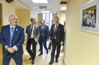 Сенатор Андрей Клишас (слева), главный редактор «Парламентской газеты» Александр Коренников, депутат Госдумы Андрей Свинцов (ЛДПР), сенатор Николай Владимиров. Фото: Игорь Самохвалов/ПГ