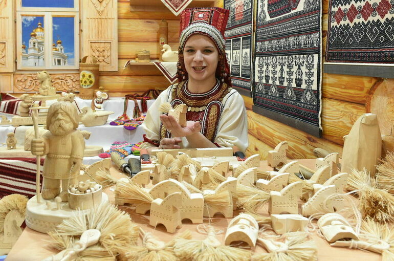 Гумерова призвала с раннего возраста прививать детям интерес к народным художественным промыслам
