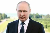 Путин: В мире наблюдаются попытки подменить право диктатом