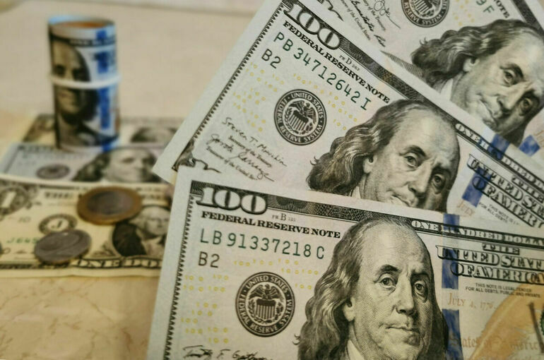 Курс доллара на Мосбирже превысил 55 рублей впервые с 21 июня