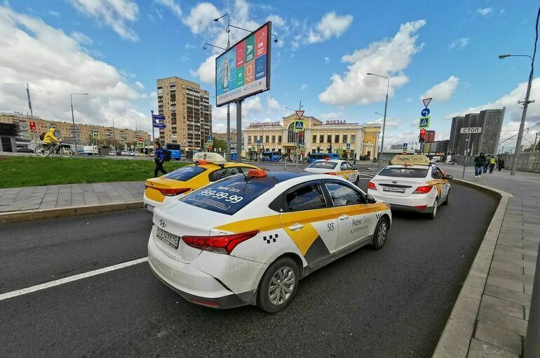 Госдума приняла в первом чтении законопроект о такси