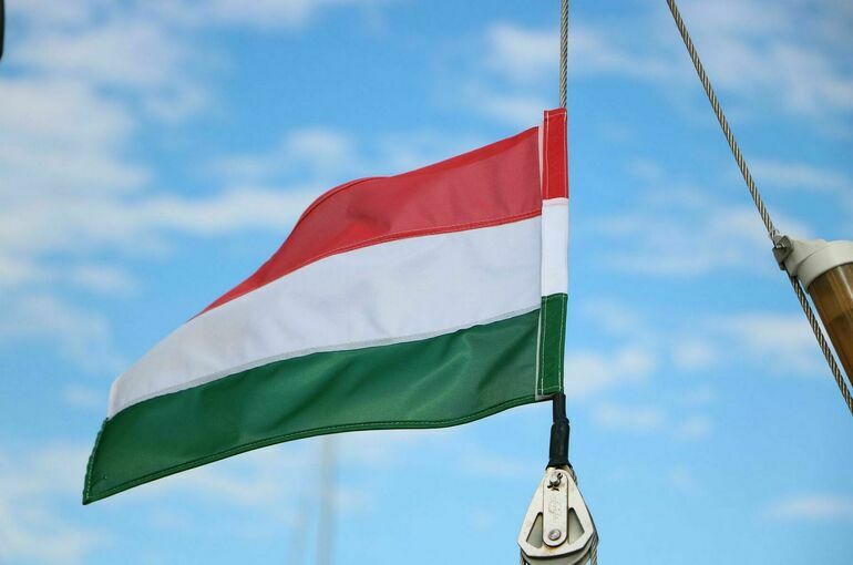Глава МИД Венгрии объяснил отказ от поставок оружия Украине