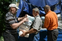 Волонтеры доставили первые гуманитарные наборы в Лисичанск