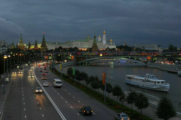 На центральных улицах Москвы ограничат скорость движения машин