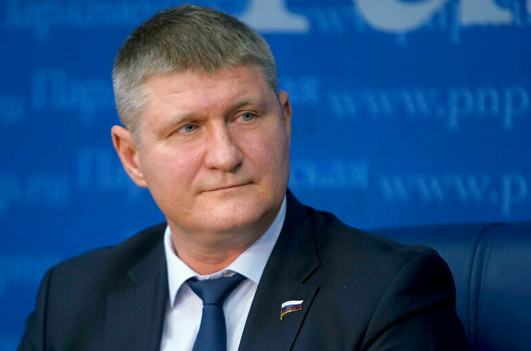 Шеремет назвал политической агонией приказ Киева отвоевать юг Украины