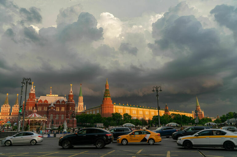 МЧС предупредило о сильной грозе в Москве
