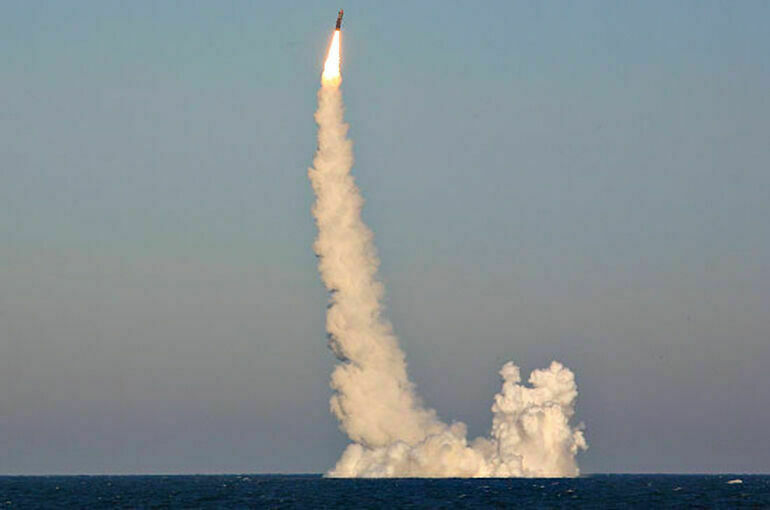 Баллистическую ракету для поражения авианосцев «Змеевик» создают для ВМФ РФ