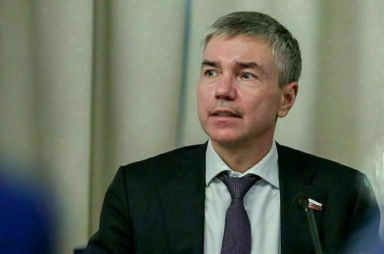 Ревенко: Должность вице-премьера позволит Мантурову повысить эффективность импортозамещения