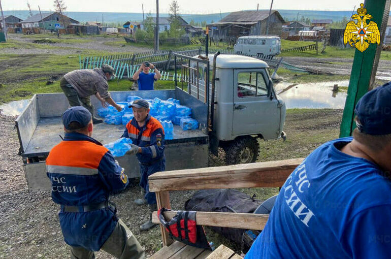 В Якутии паводковыми водами затопило город Верхоянск