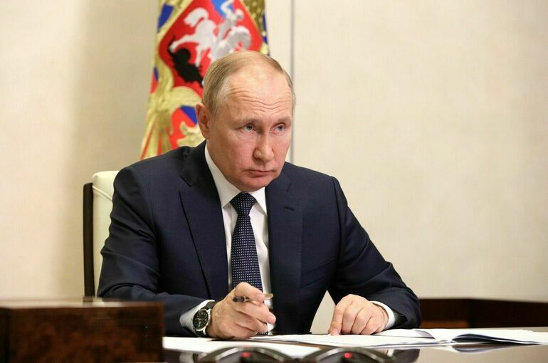 Путин поручил держать на постоянном контроле вопросы подготовки IT-кадров