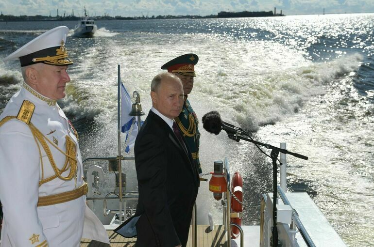Путин планирует посетить Главный военно-морской парад в Петербурге