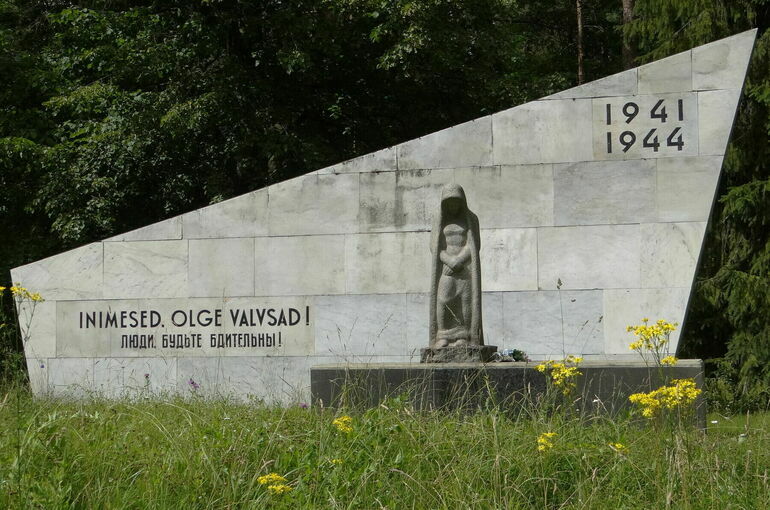 Власти Эстонии намерены снести все памятники советским воинам до конца года