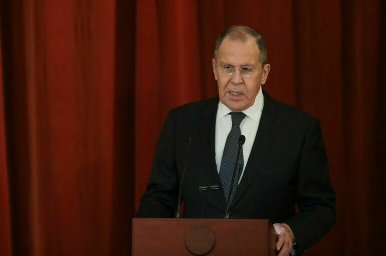 Лавров заявил, что Россия не просит Запад о снятии санкций