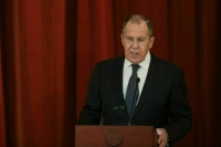 Лавров заявил, что Россия не просит Запад о снятии санкций