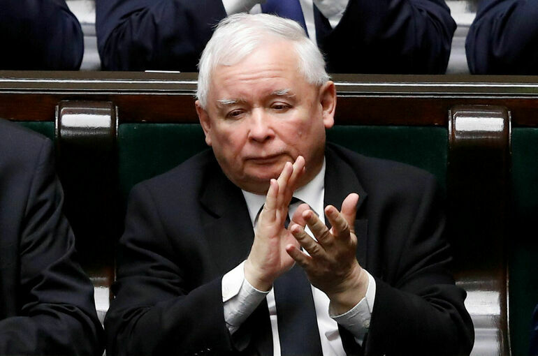 В Польше забросали яйцами кортеж главы правящей партии Качиньского