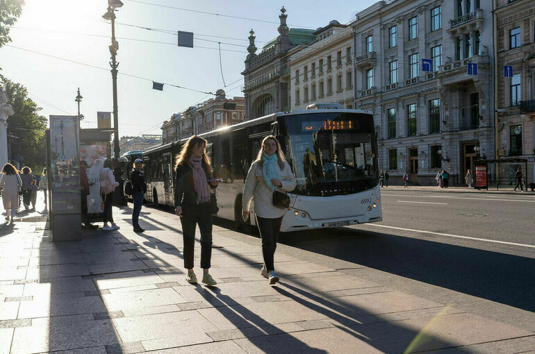 Пассажирский автобус обстреляли в Кировском районе Петербурга