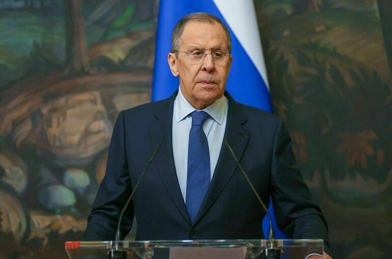 Лавров назвал оскорбительными слова Макрона о расширении связей России и Африки