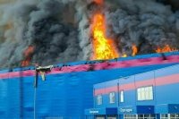 Один человек погиб в результате пожара на складе Ozon в Подмосковье