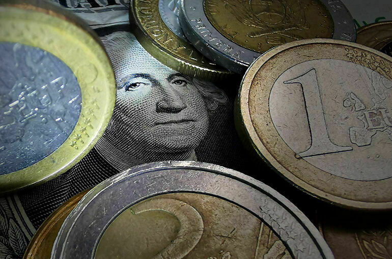 ЦБ прописал долларам и евро мрачное будущее