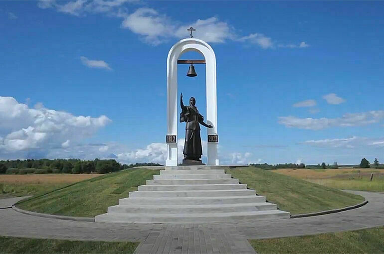 В Смоленской области по инициативе Володина установили памятник Василисе Кожиной