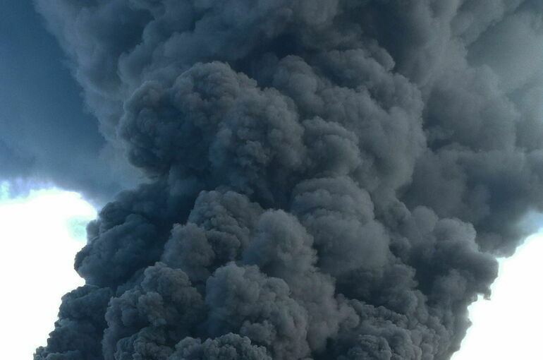 Вокзал Донецка загорелся после обстрела ВСУ