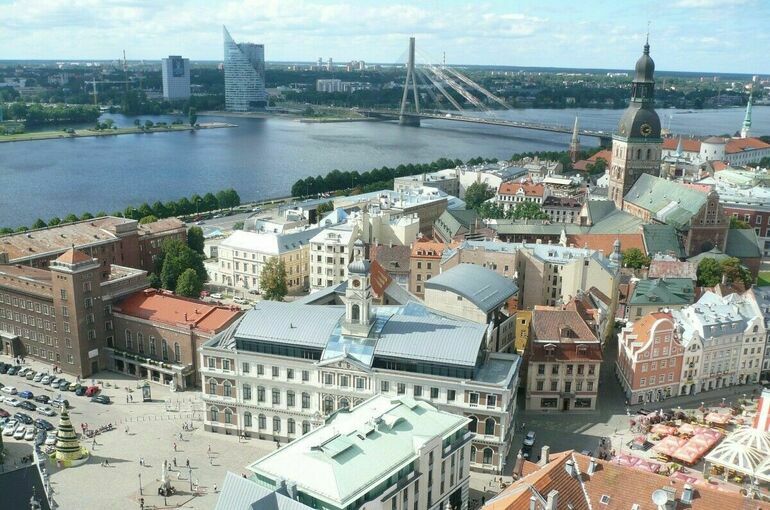Латвия приостановила выдачу виз гражданам РФ