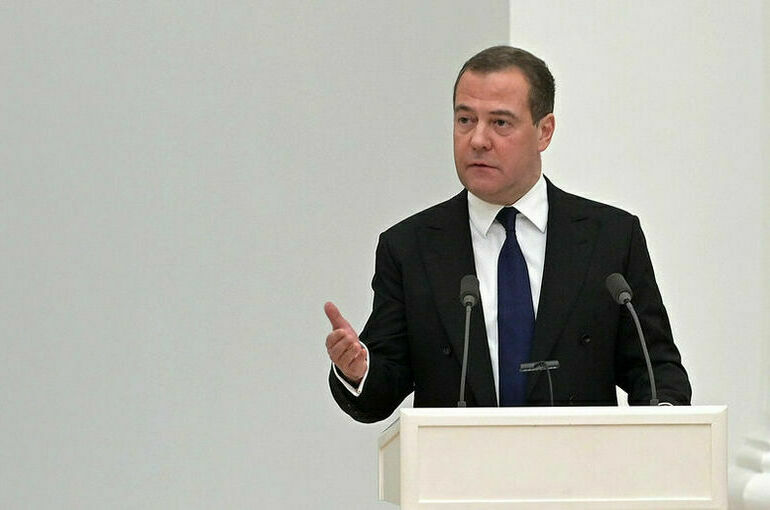 Медведев заявил, что Запад сохраняет цель уничтожить Россию