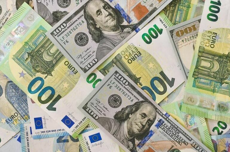Невероятные приключения доллара и евро в России      