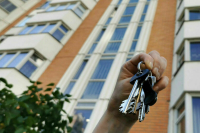 Экономист советует не спешить с покупкой квартиры и машины