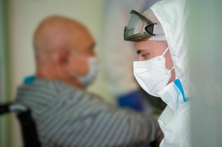 В России число новых случаев коронавируса выросло почти наполовину