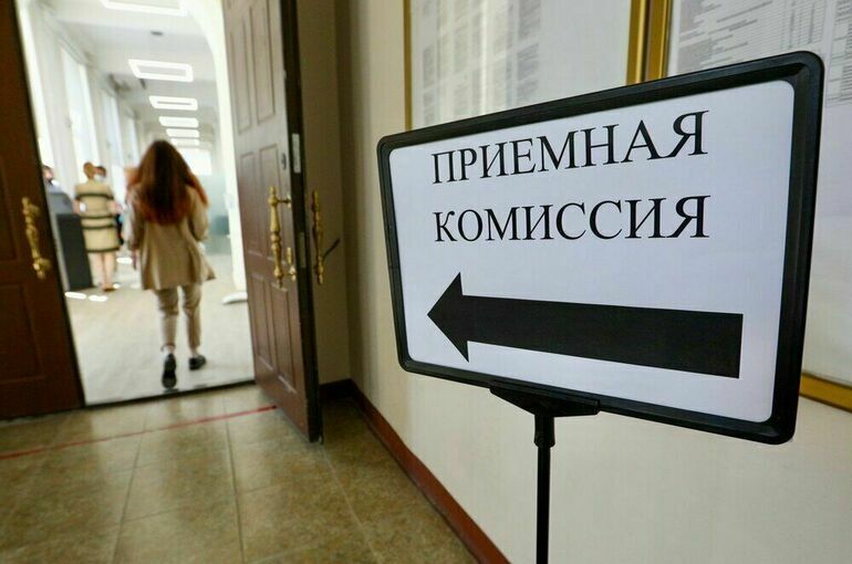 В Петербурге снизилось число иностранных абитуриентов