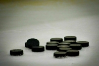 Несовершеннолетний хоккеист школы СКА скончался после попадания шайбы в грудь