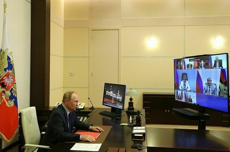 Путин провел оперативное совещание с Советом безопасности