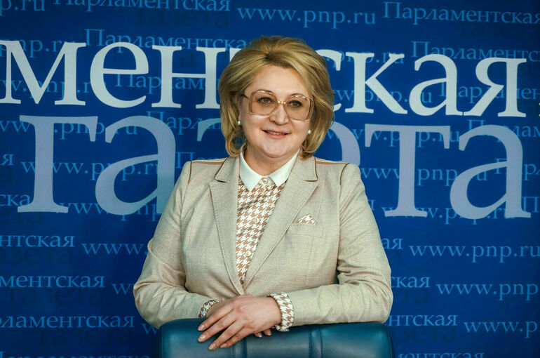Сенатор Гумерова поддержала запрет пропаганды чайлдфри
