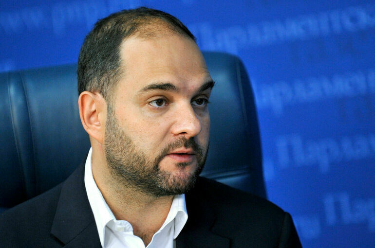 Депутат Мажуга призвал серьезно проработать законопроект о выплатах к 1 сентября