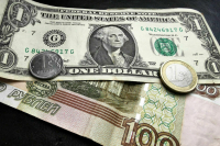 Курс доллара на Мосбирже опустился ниже 60 рублей