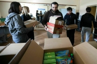 В Геническе раздали рекордное число наборов гуманитарной помощи