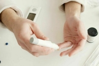 Диабетикам, заболевшим коронавирусом, нужно чаще контролировать уровень сахара в крови  