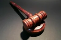 Брюну предъявили обвинение в особо крупном мошенничестве