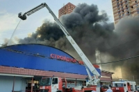На северо-востоке Москвы загорелся склад на площади 1500 кв. метров