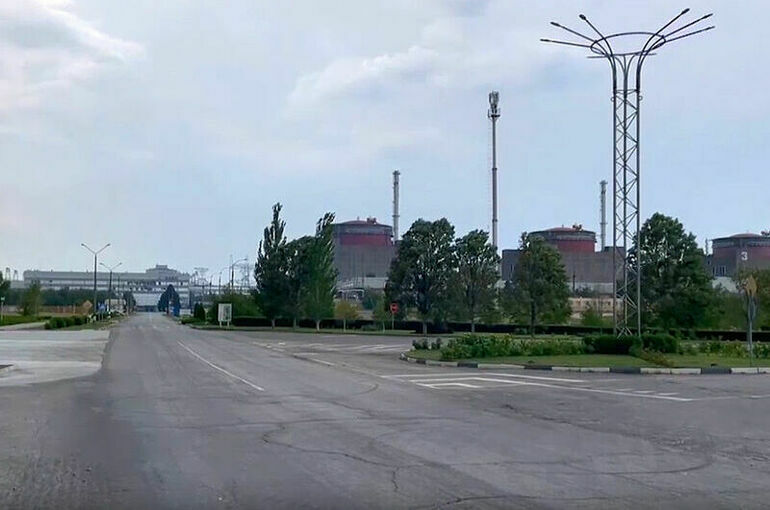 Крыша корпуса Запорожской АЭС повреждена после обстрелов со стороны Украины