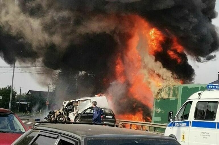 Бригада скорой погибла после аварии с бензовозом в Ярославской области