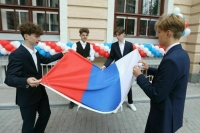 Матвиенко заявила, что поднятие флага в школах станет доброй традицией