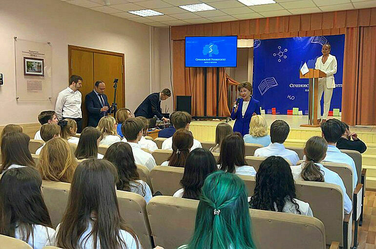 Карелова заявила, что медицине нужны специалисты с гибким мышлением