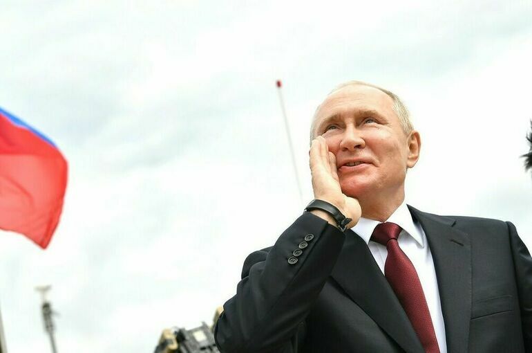 Путин остановил кортеж, чтобы пообщаться с жителями Калининграда