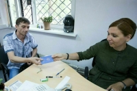 Утверждены правила предоставления соцвыплат беженцам из Донбасса и с Украины
