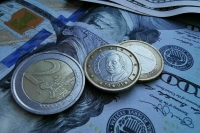 Курс евро на Московской бирже превысил 62 рубля впервые с 17 августа