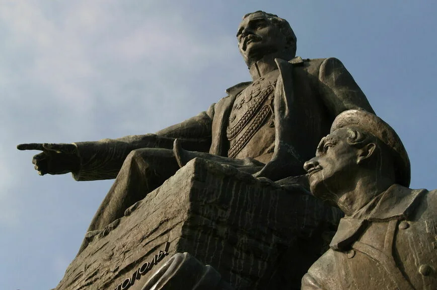 Памятник Корнилову на Малаховом кургане в Севастополе