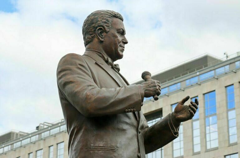 В Москве открыли памятник Иосифу Кобзону