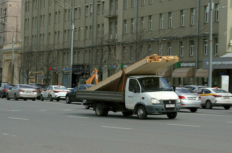 За небольшое превышение габарита грузовика предложили штрафовать не так строго